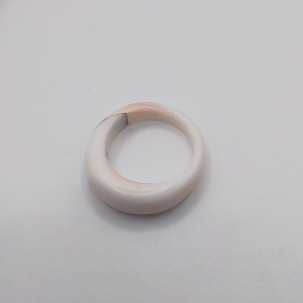 Carved Shell Ring Sz 8